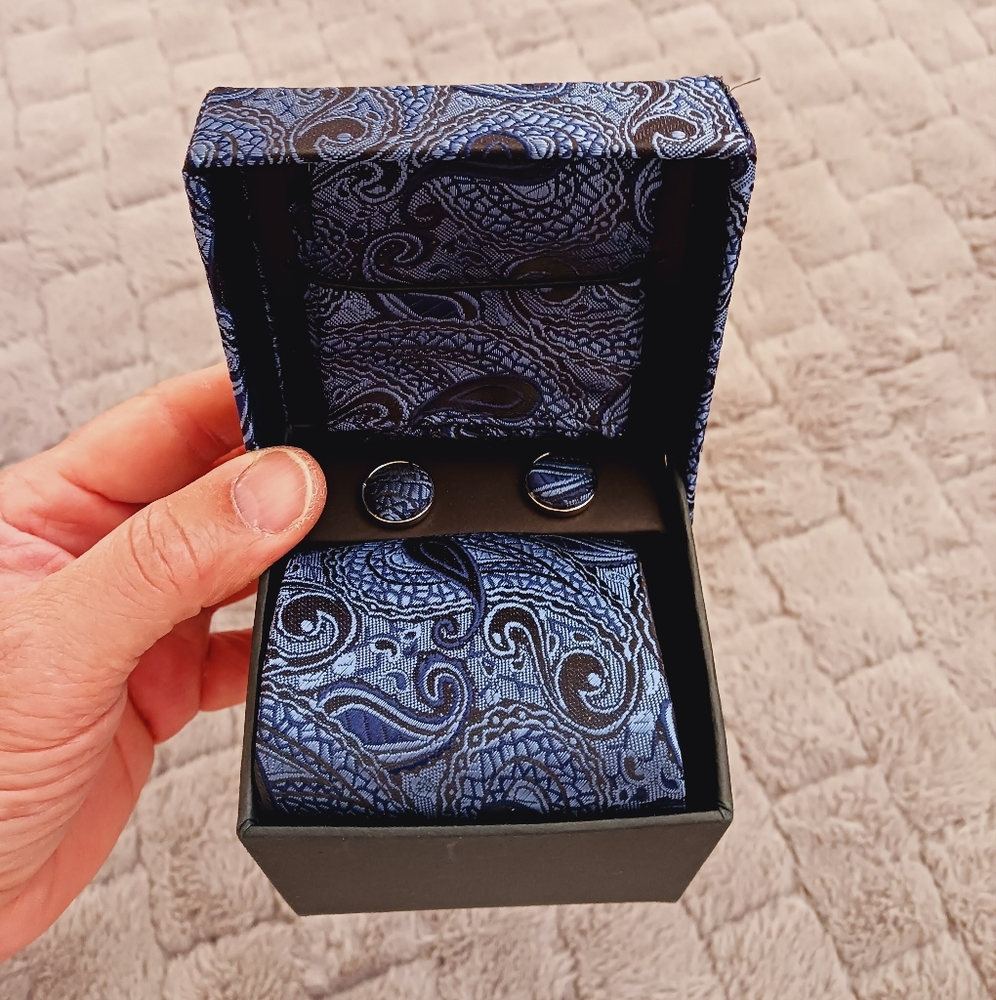 Clerical Tie, Pocket Square & Cufflinks Set - Picture 5 of 5